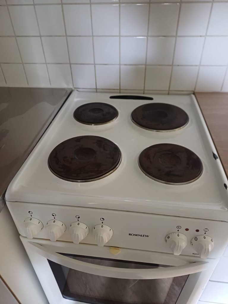 Electric stovetop after cleaning